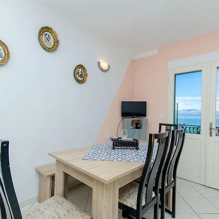 Laguna Apartment